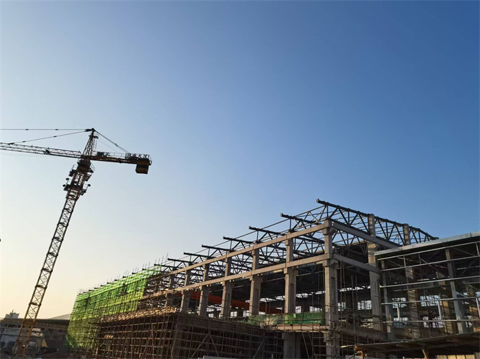 江西鑫科环保多金属资源回收镍车间项目预制柱吊装